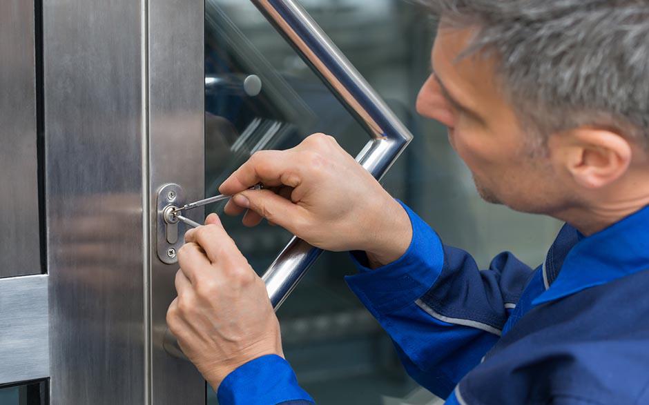 prix changement serrure porte Le Mesnil-Saint-Denis